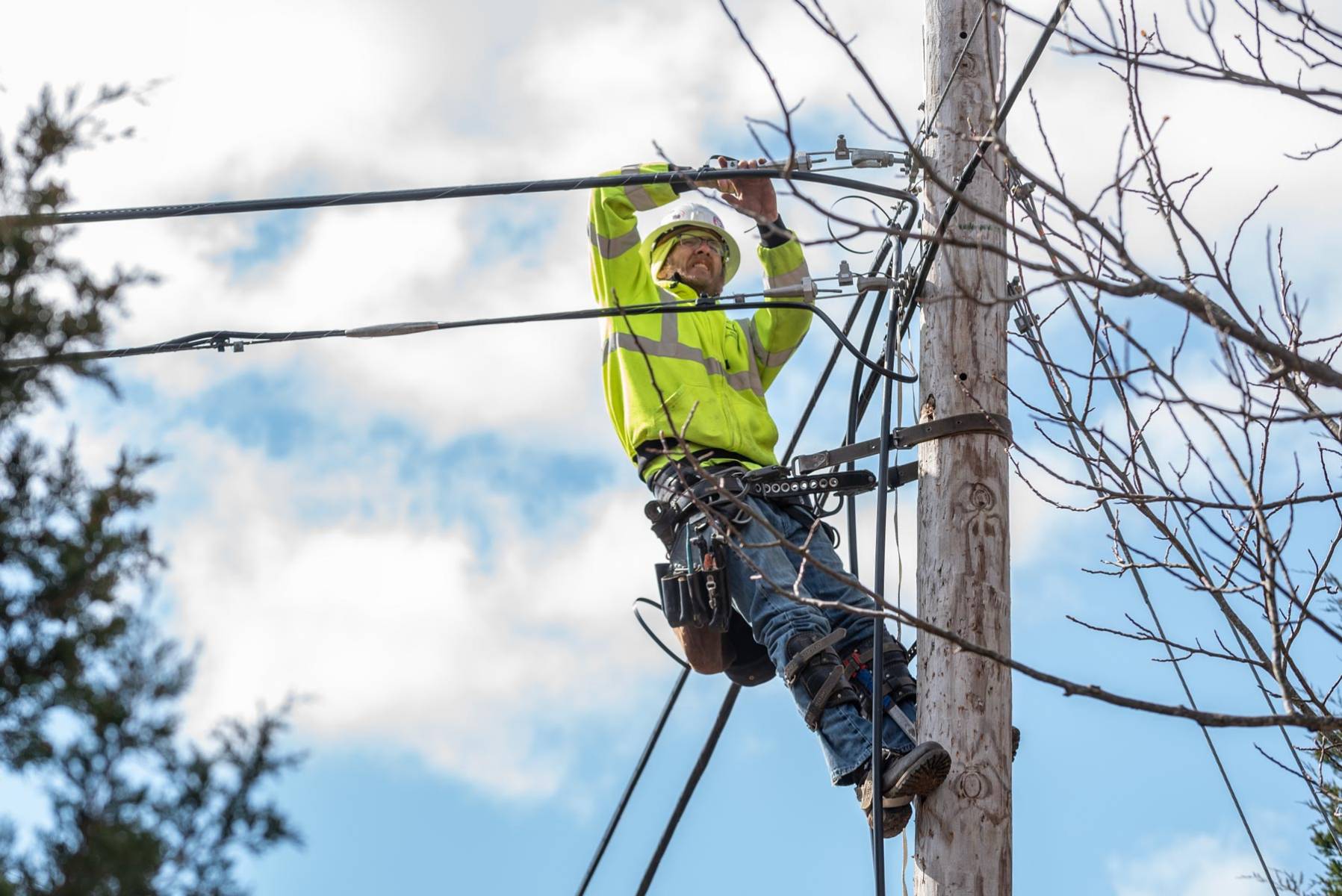 Lineman up high on a utilitiy pole.